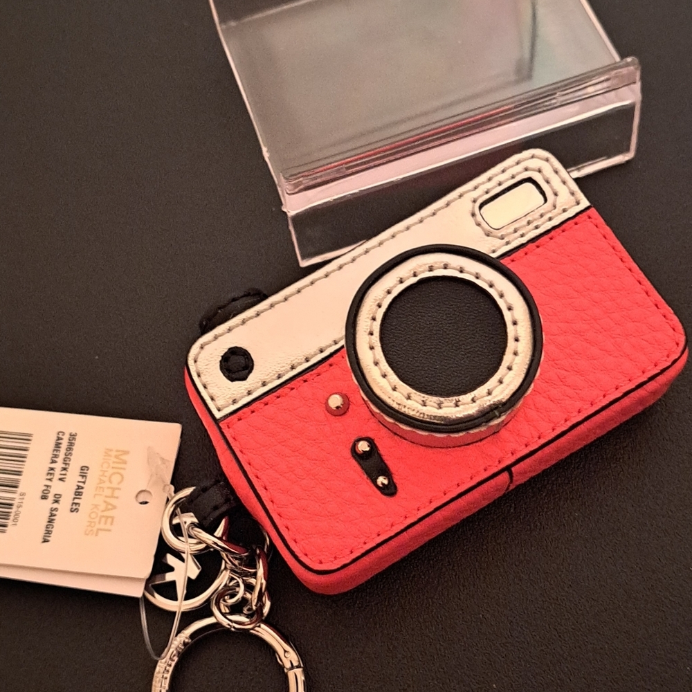Michael Kors Sangria Camera Keychain Charm NWT - Picture 4 of 5